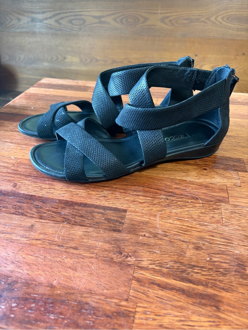 Women’s Black ECCO Gladiator Sandlas Zip Back 40